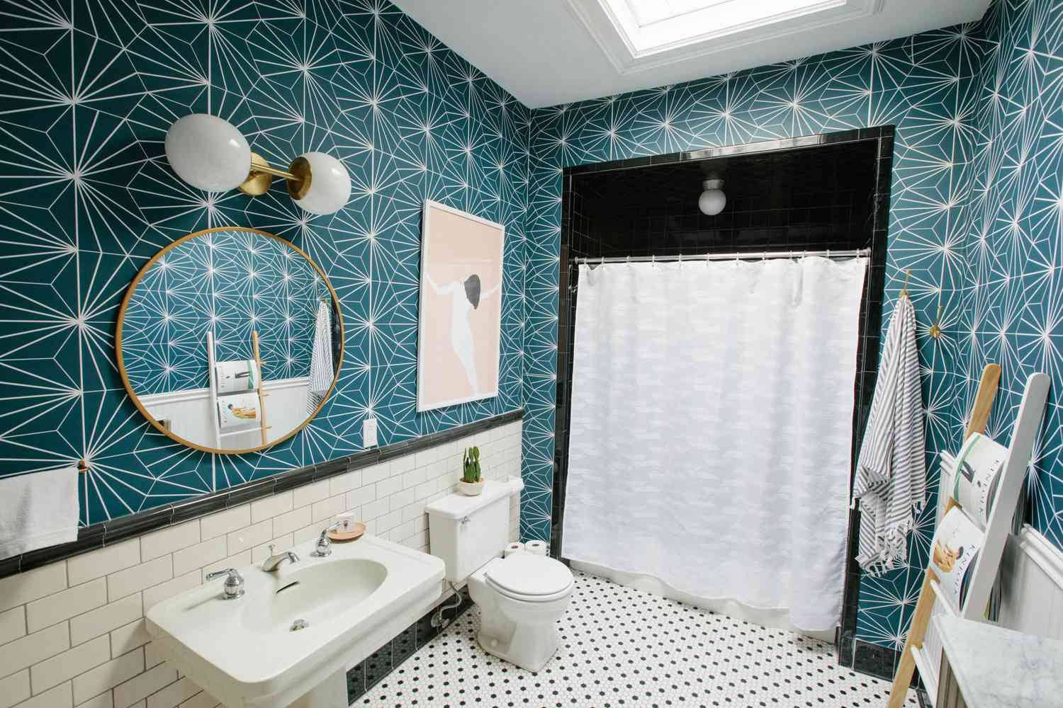 Bathroom With Black And White Floor Tiles Wallpaper