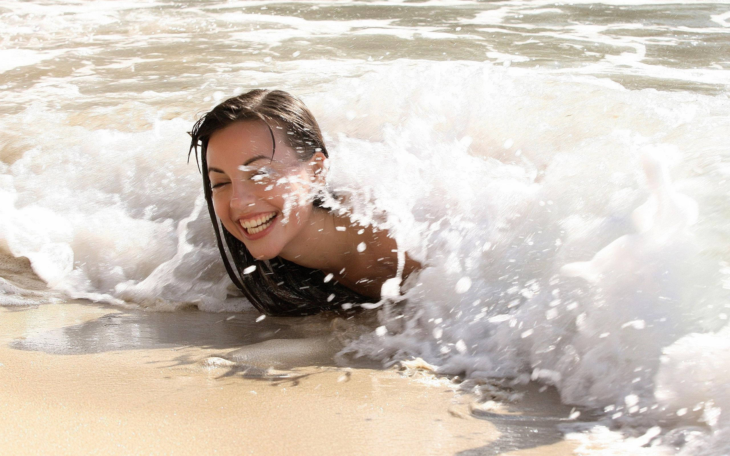 Beach Girl With Waves Wallpaper