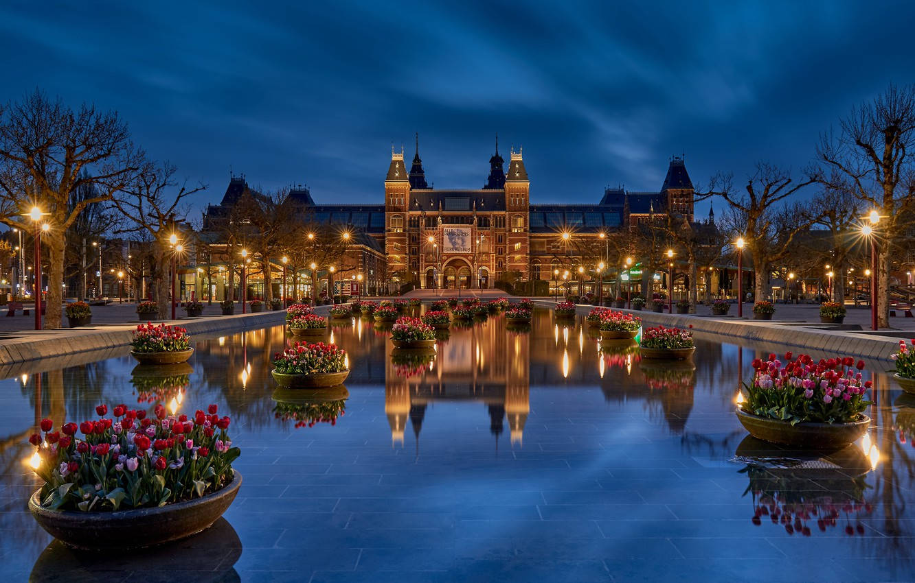 Beautiful Rijksmuseum Reflection At Night Wallpaper