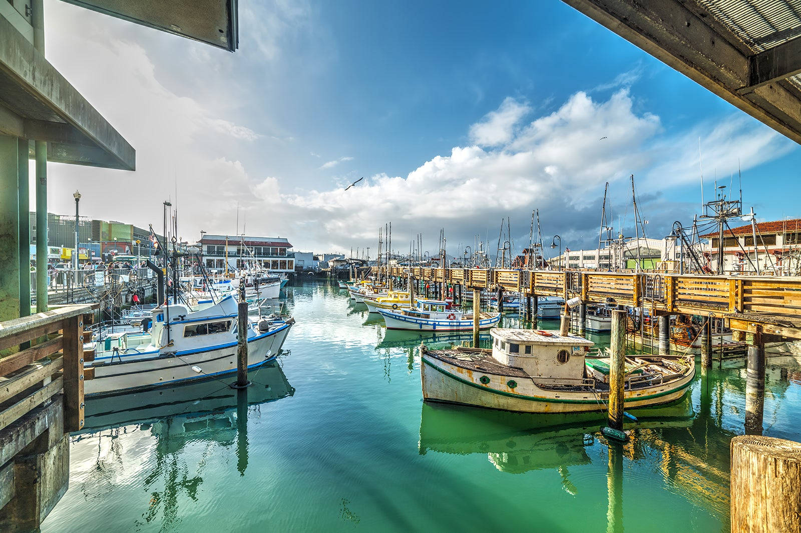 Beautiful Waters In Fishermans Wharf Wallpaper