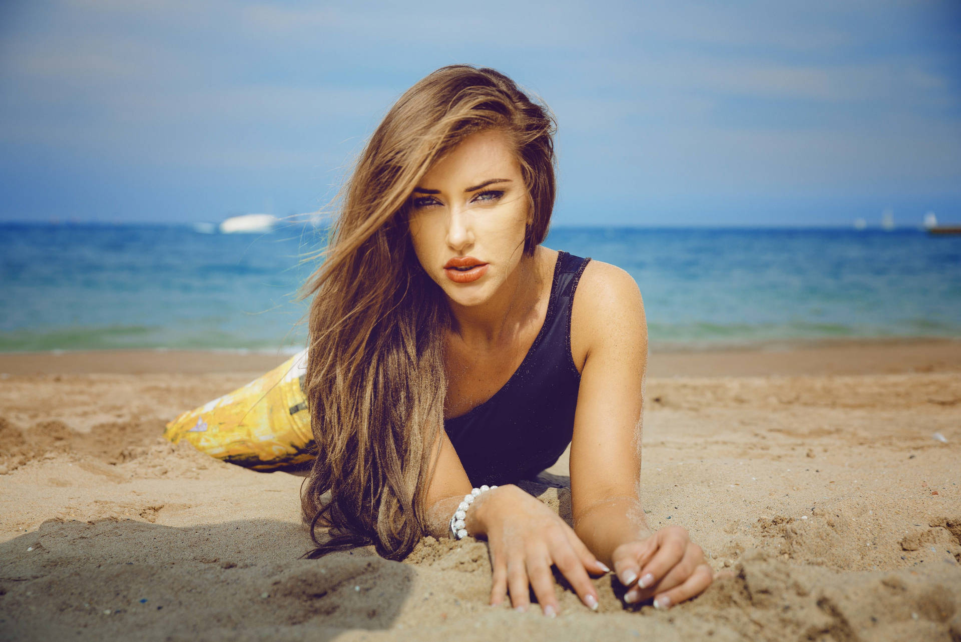 Beautiful Woman Beach Wallpaper