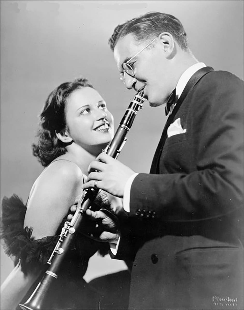 Benny Goodman And Helen Ward Delivering An Unforgettable Performance In 1935 Wallpaper