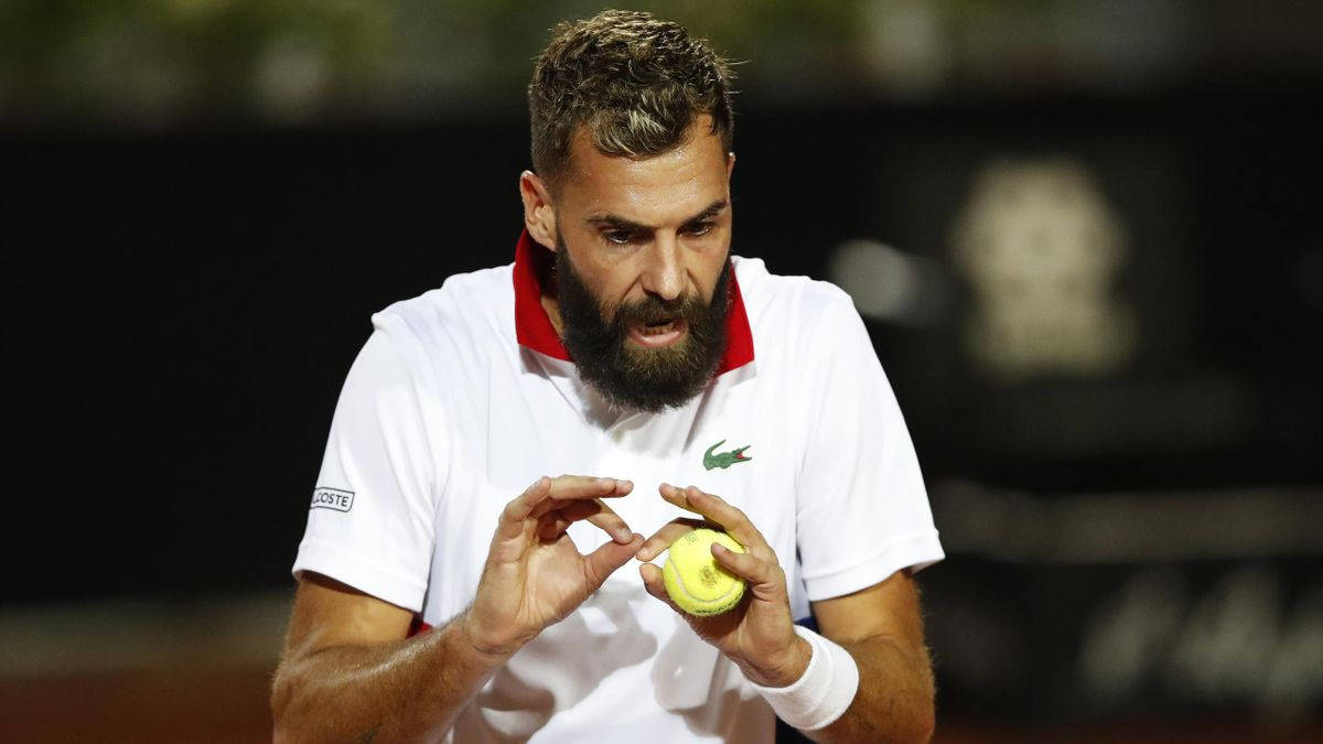 Benoit Paire Displaying Intense Focus During A Tennis Match. Wallpaper