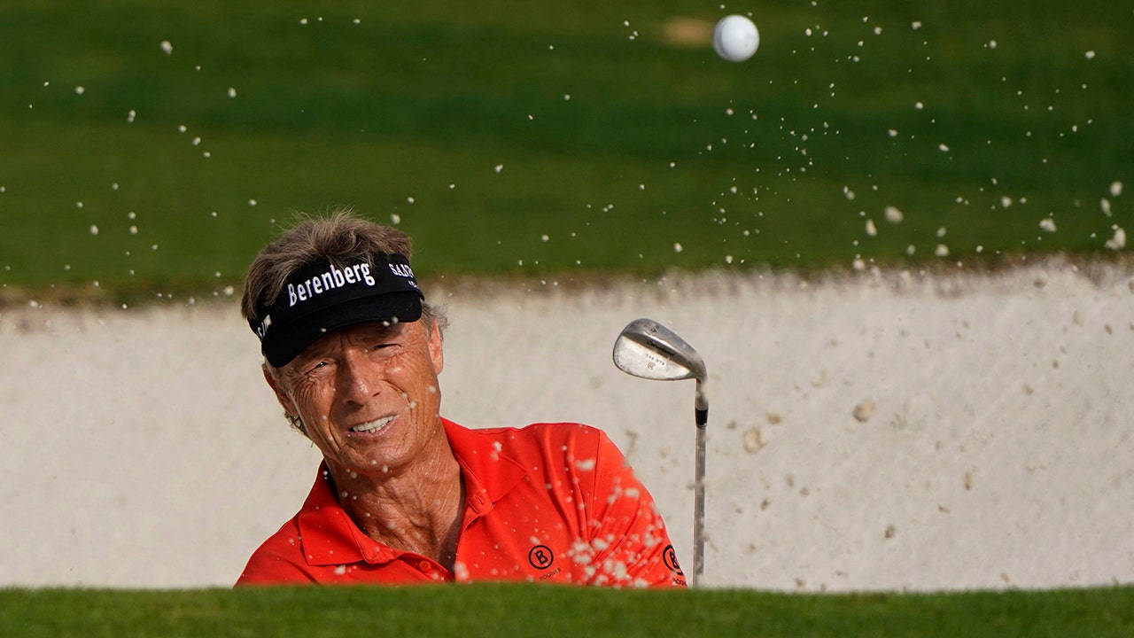 Bernhard Langer Looking At Ball Wallpaper