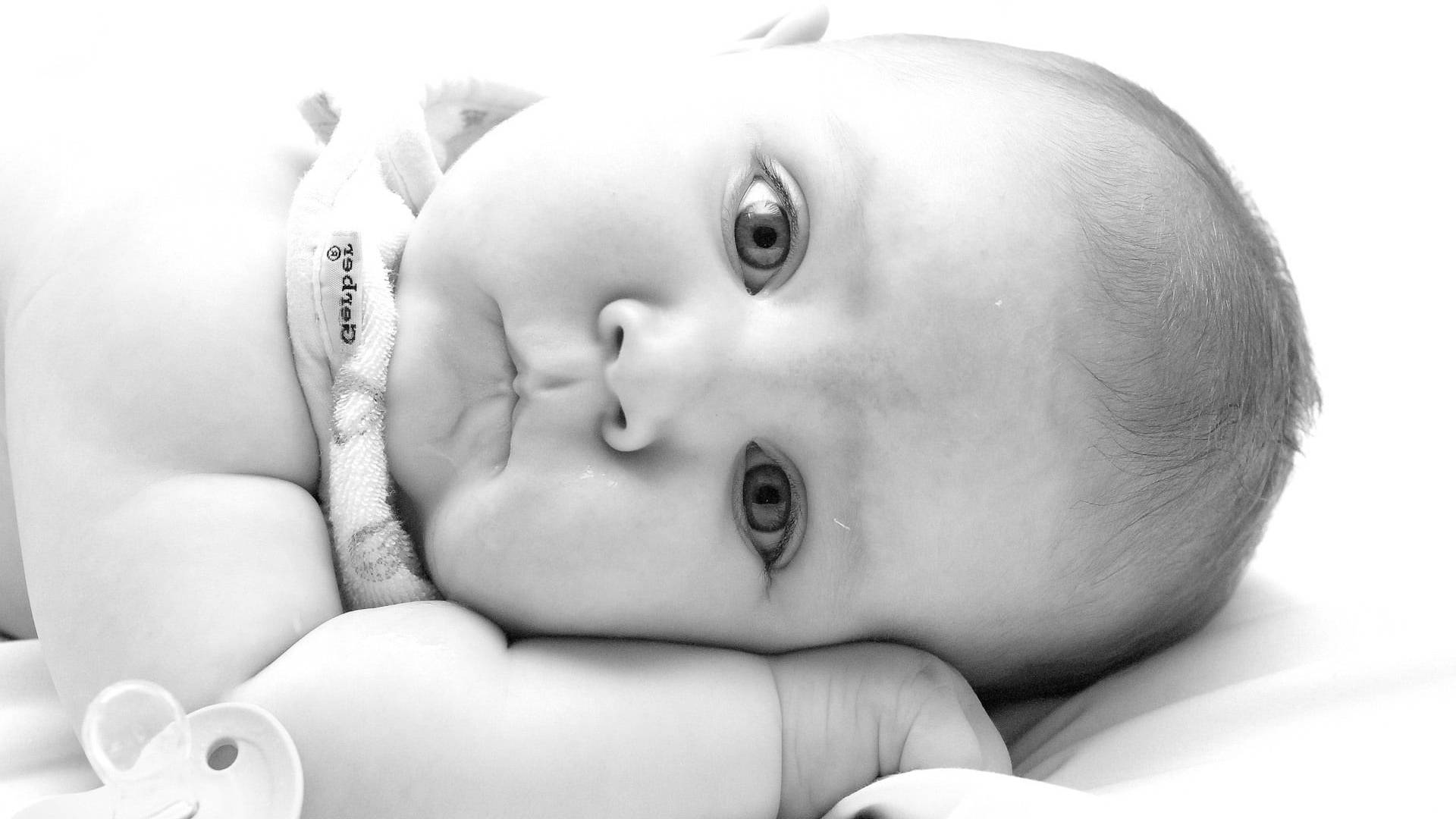 Black And White Baby Love Wallpaper