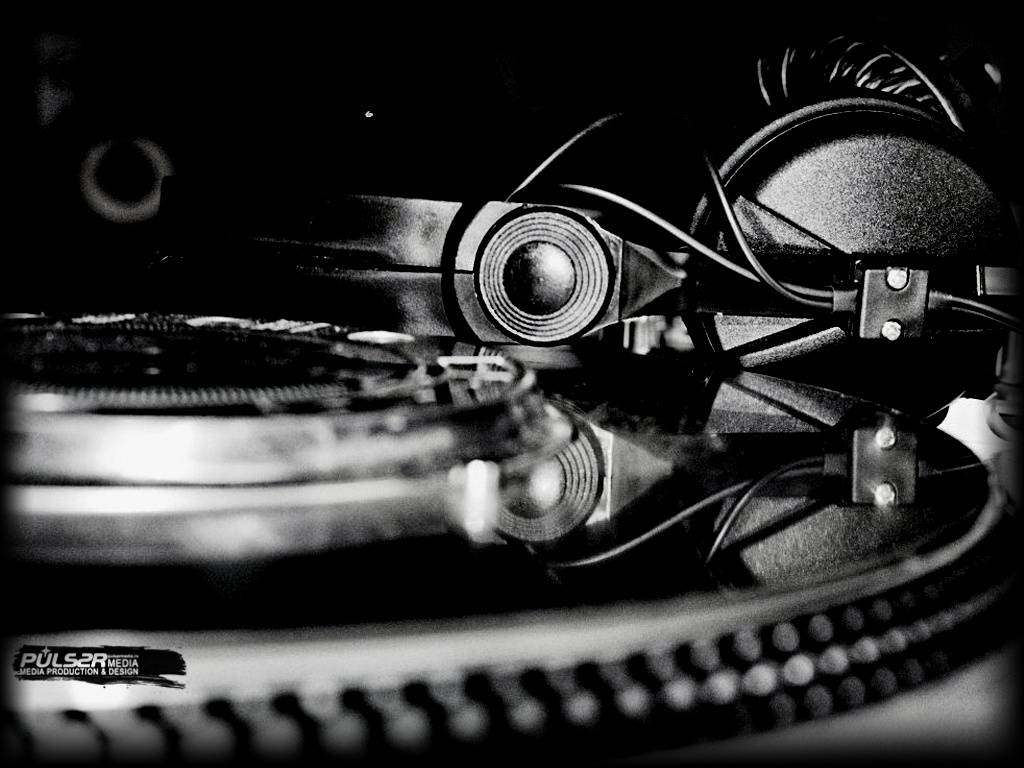 Black And White Dj Music Equipment Wallpaper