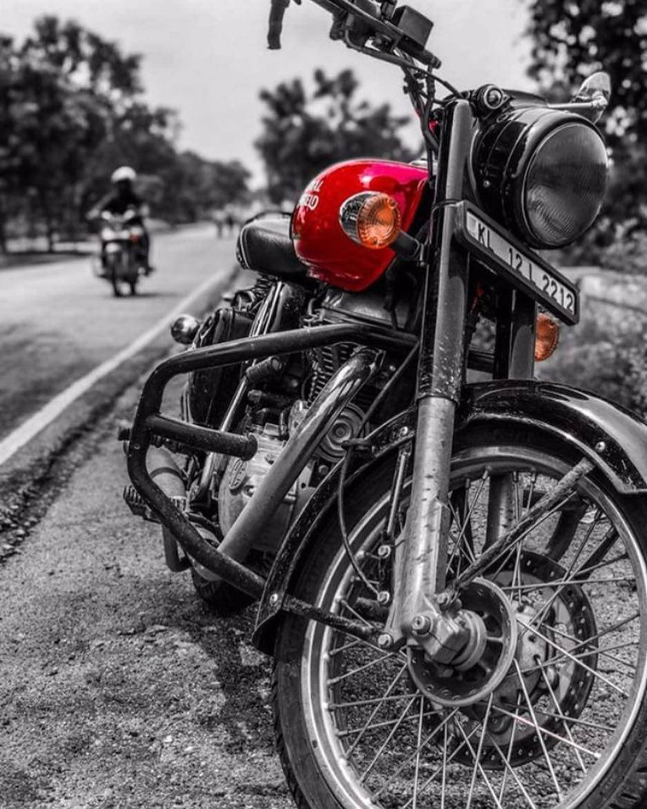 Black And White Royal Enfield Hd By Roadside Wallpaper