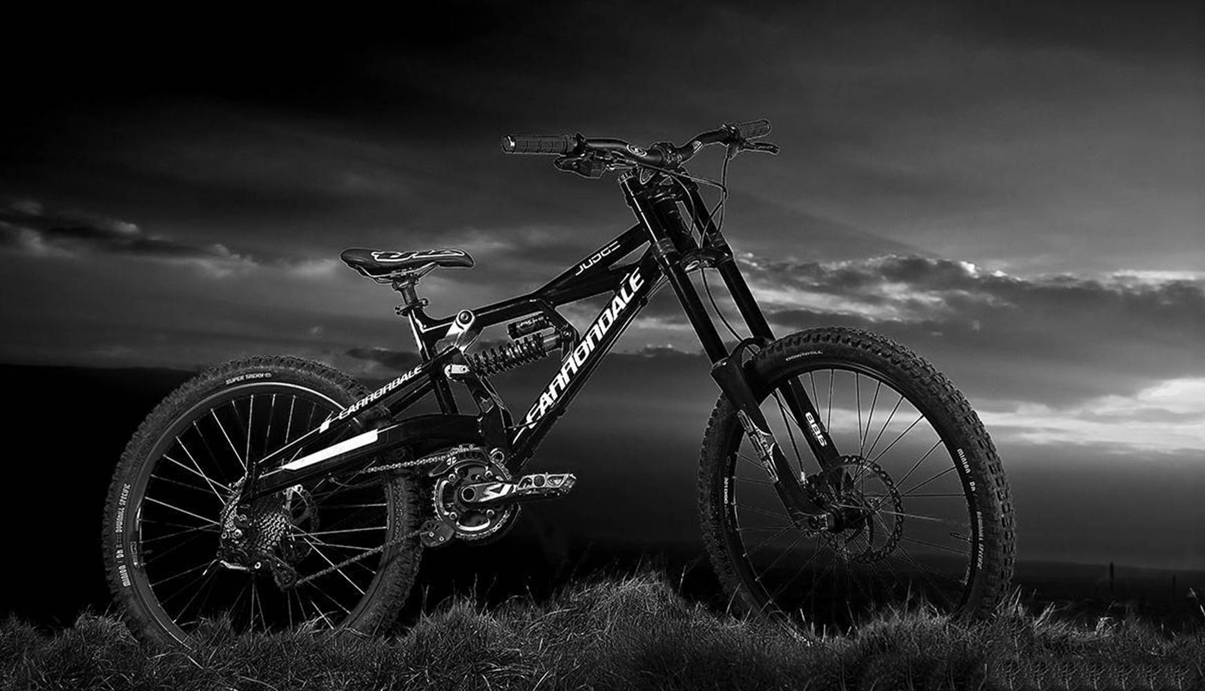 Black Mtb Dark Theme Poster Wallpaper