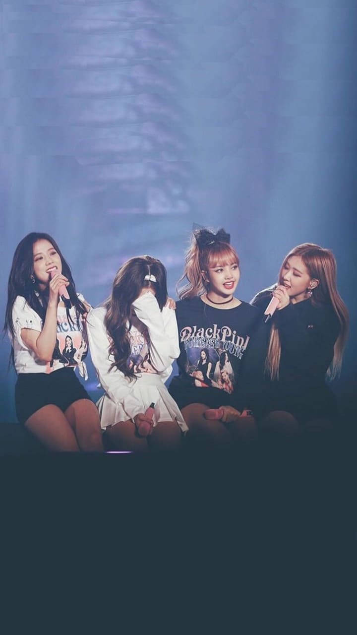 Blackpink Cute Stage Candid Shot Wallpaper