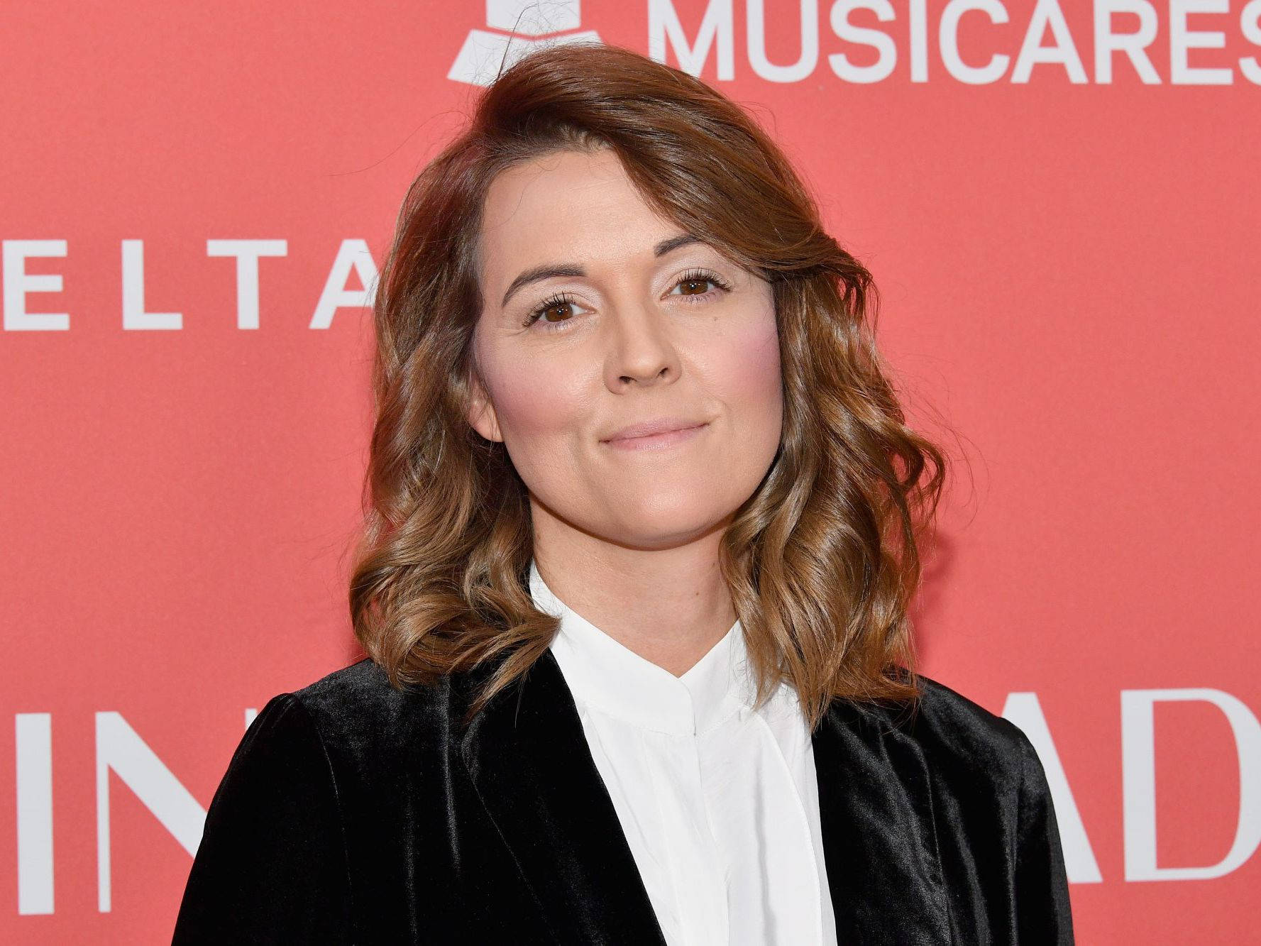 Brandi Carlile Faint Smile Wallpaper