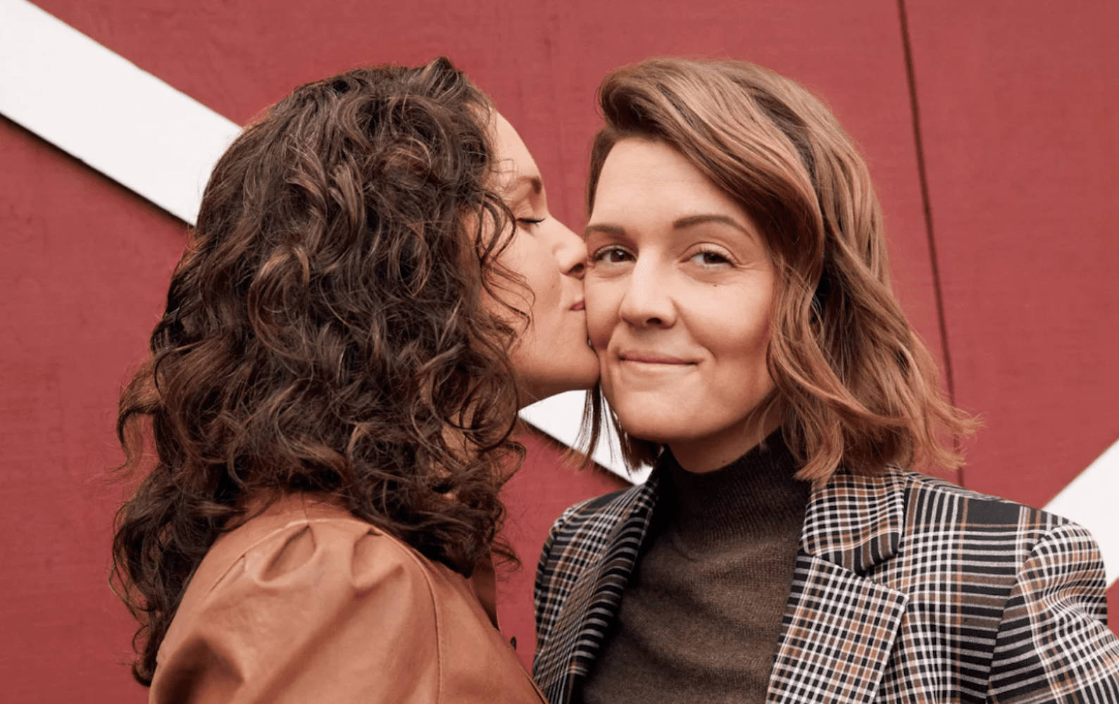 Brandi Carlile Kiss Wallpaper