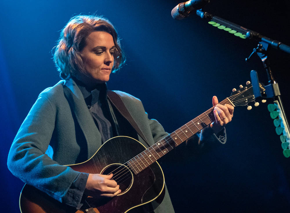 Brandi Carlile Performing In Concert Wallpaper