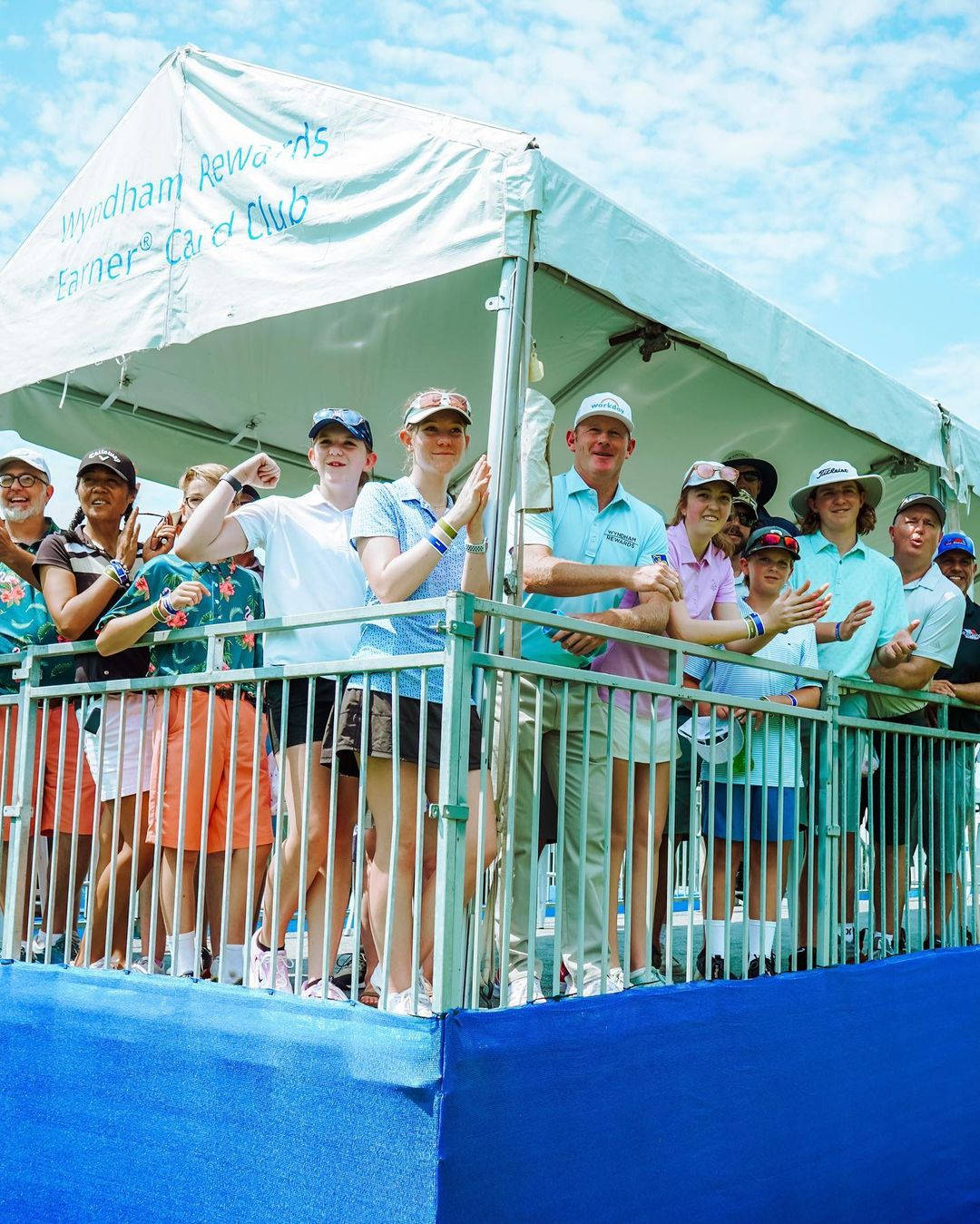 Brandt Snedeker Watching Golf Wallpaper