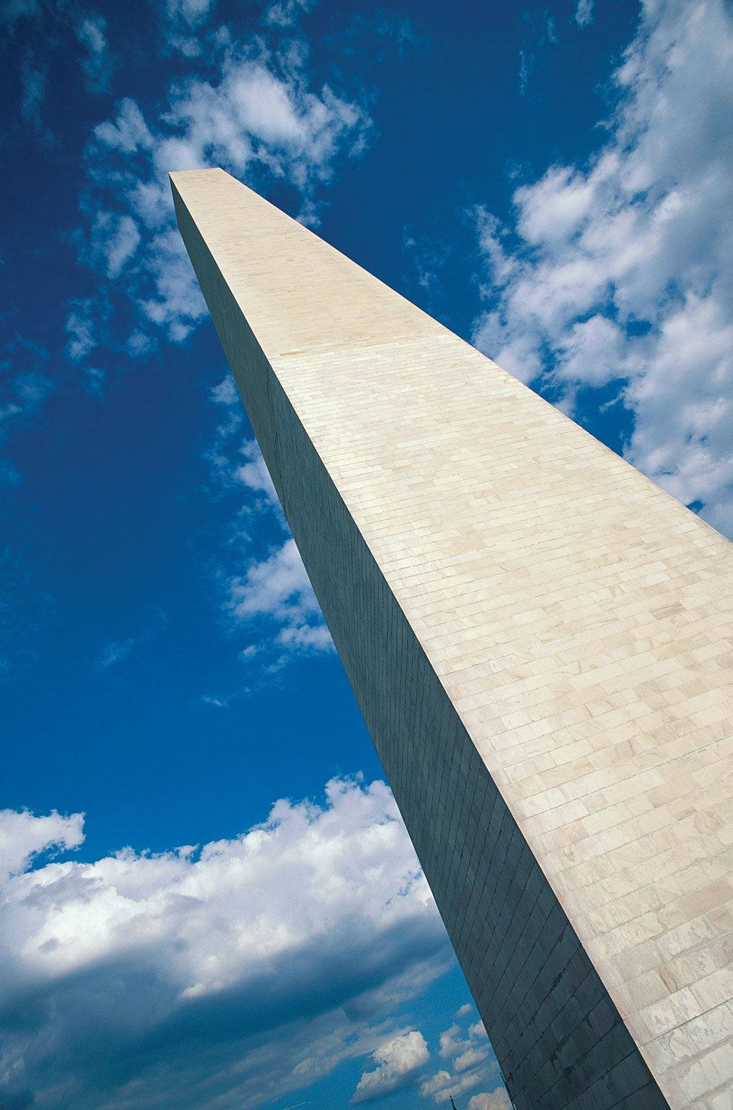 Breathtaking View Of The Washington Monument Wallpaper