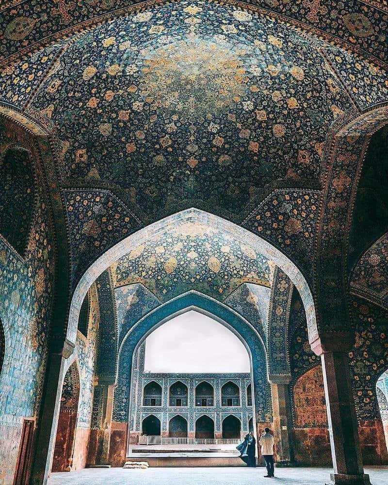 Bright Day In Shah Mosque Wallpaper