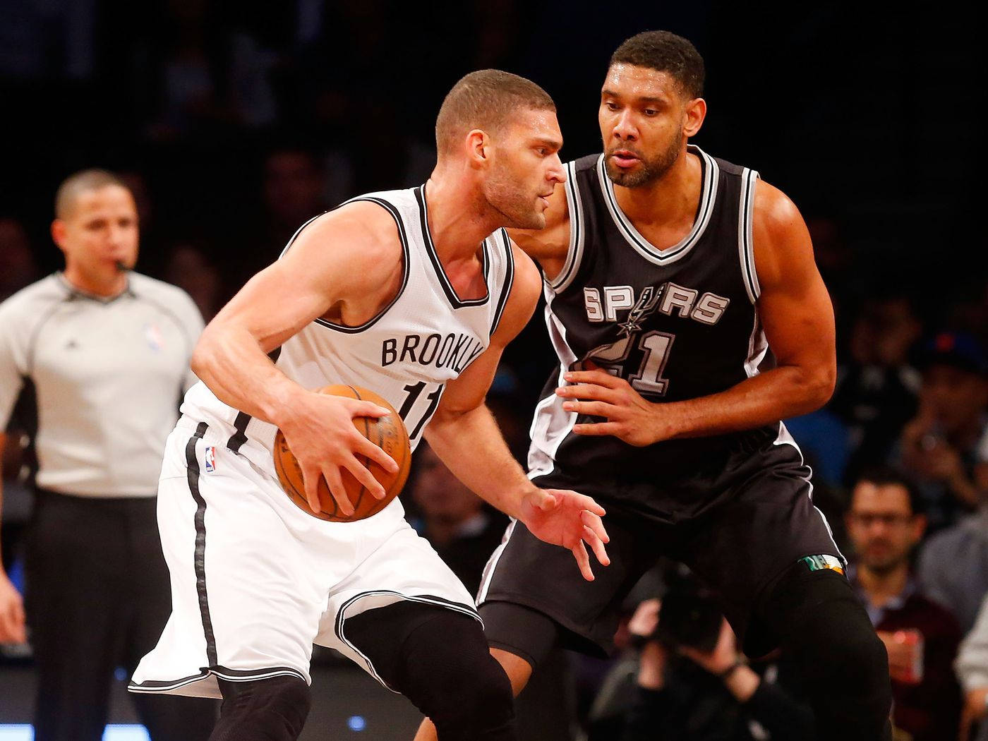 Brook Lopez Against Tim Duncan Wallpaper