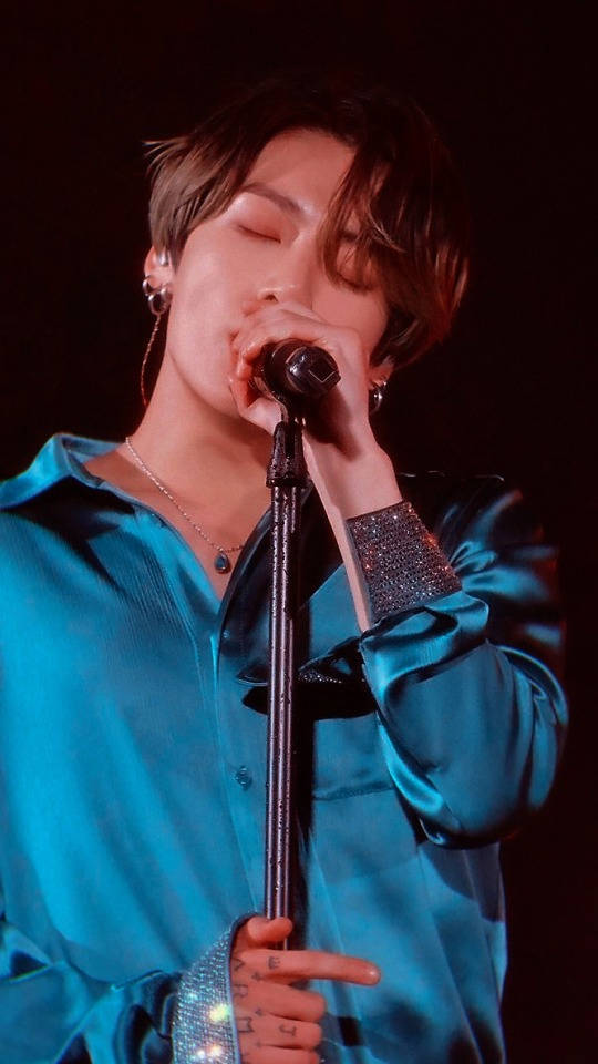 Bts Jungkook Singing Wallpaper