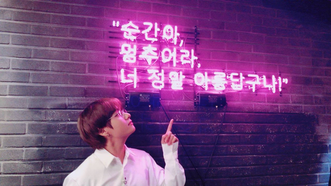 Bts V Neon Lights Aesthetic Wallpaper