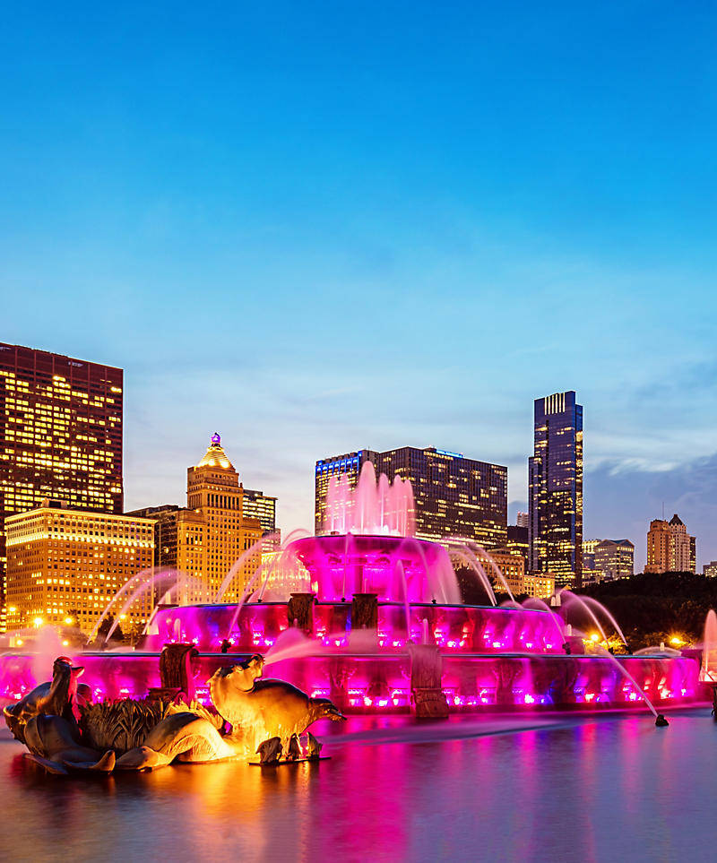 Buckingham Fountain In Chicago, Illinois Wallpaper