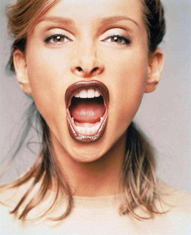 Calista Flockhart Ally Mcbeal Scream Pose Wallpaper