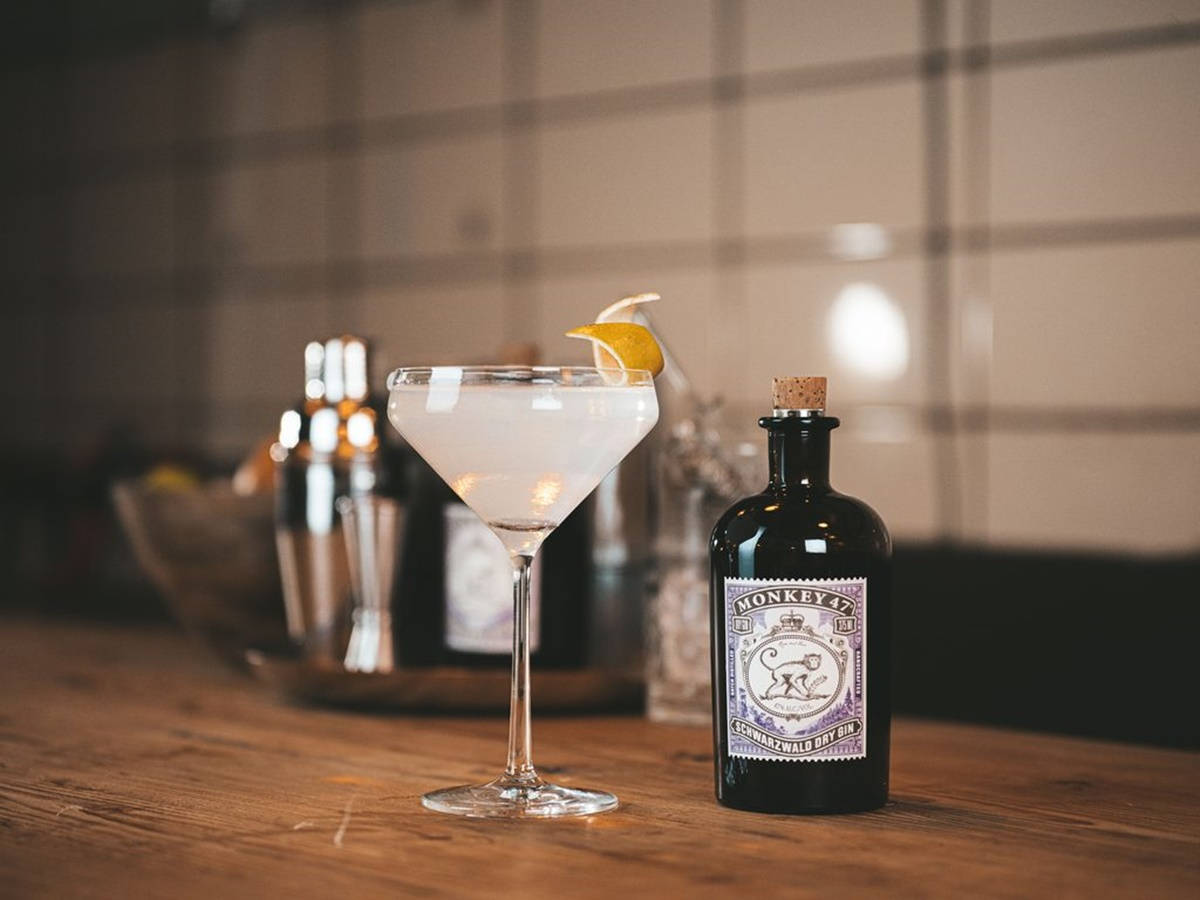 Caption: Exquisite Botanical Monkey 47 Gin Dry Cocktail Wallpaper