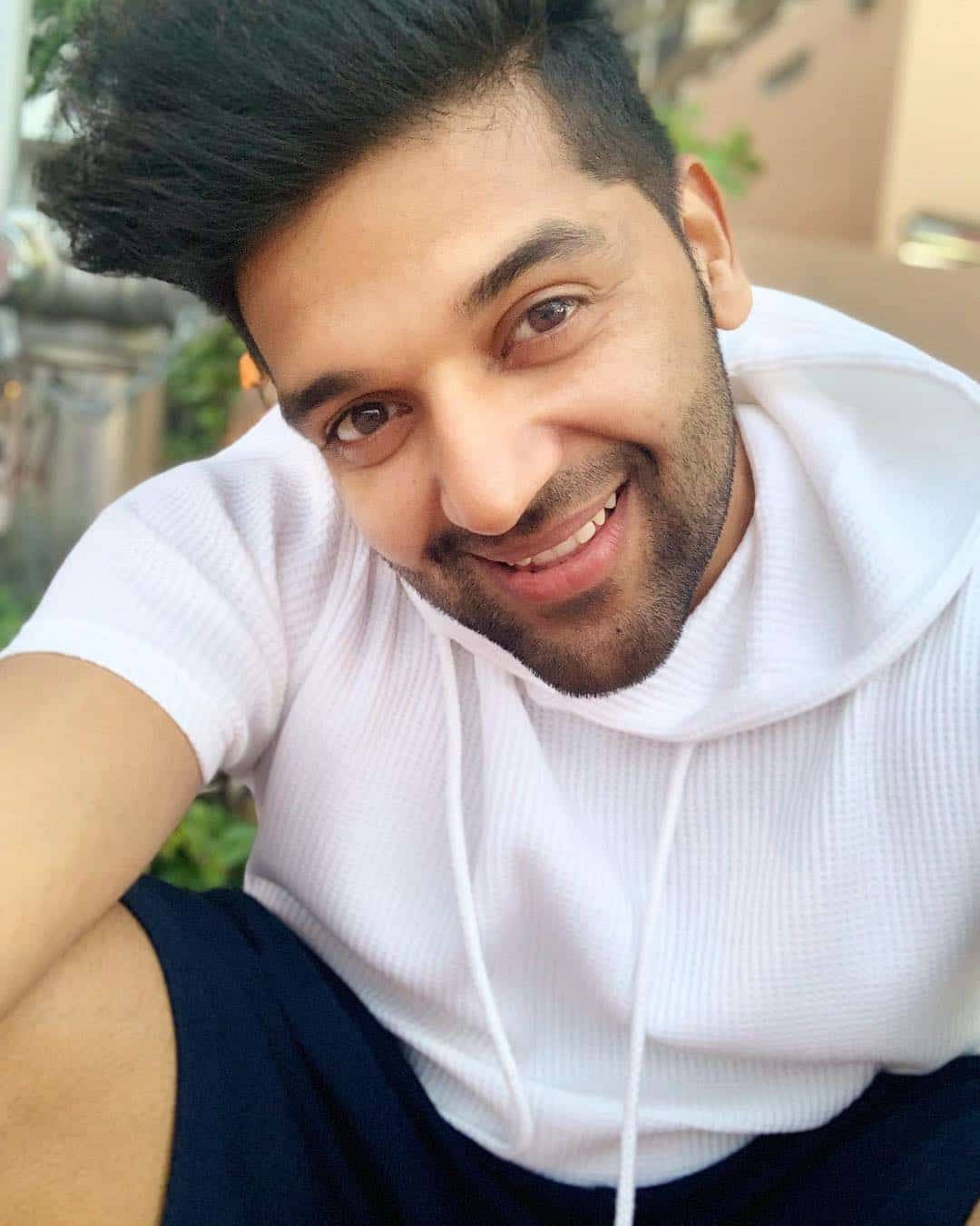 Captivating Smile Of The Punjabi Music Sensation, Guru Randhawa Wallpaper