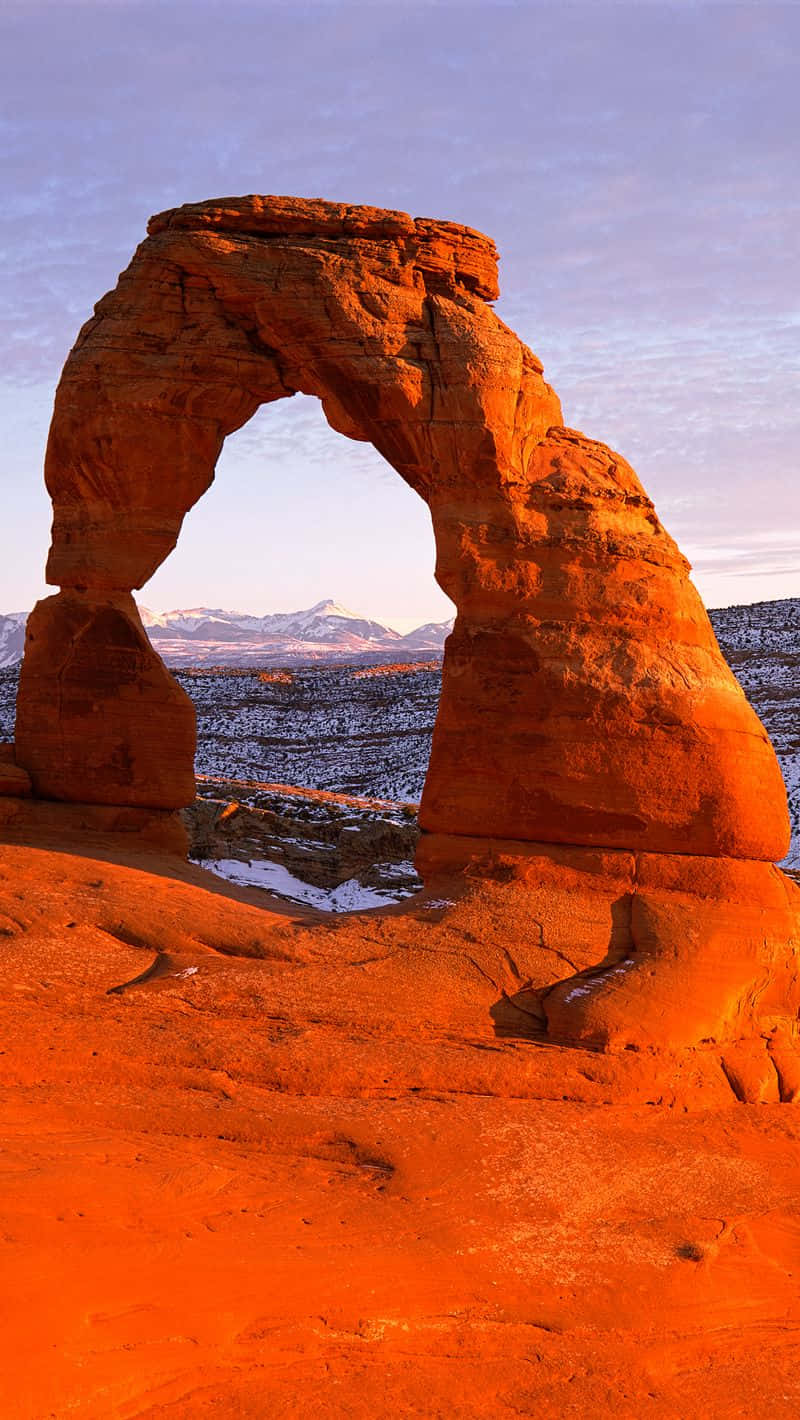 Captivating Sunset Over Delicate Arch In Utah Wallpaper