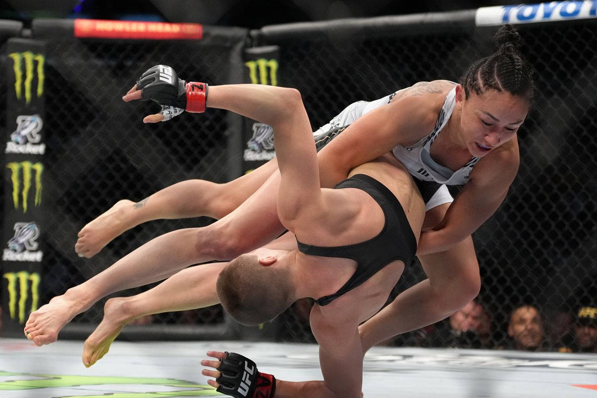 Carla Esparza Grappling Wallpaper