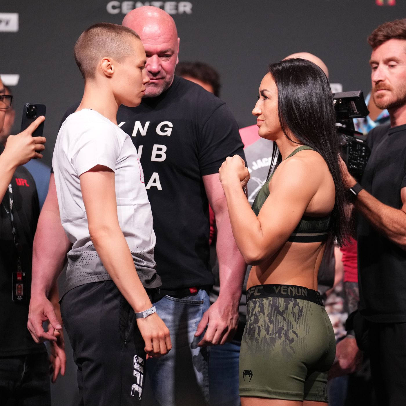 Carla Esparza Rose Namajunas Face Off Wallpaper