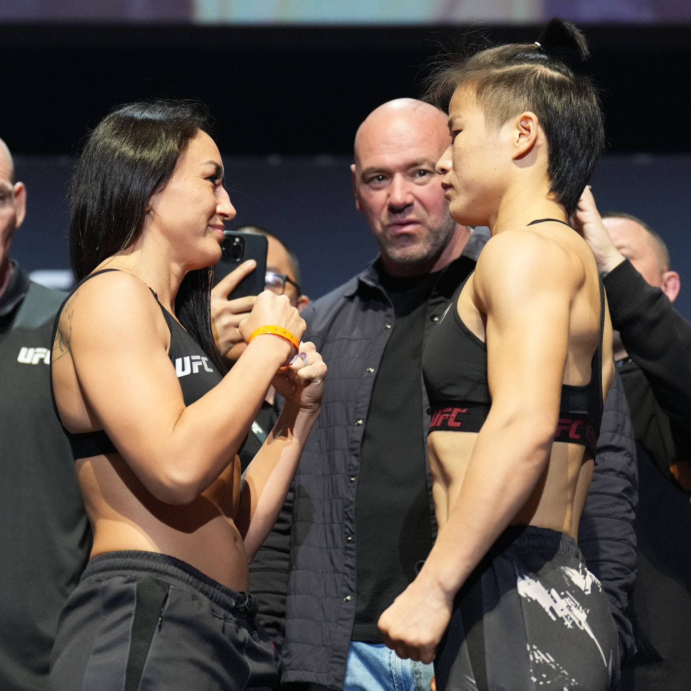 Carla Esparza Weili Zhang Pre-match Wallpaper