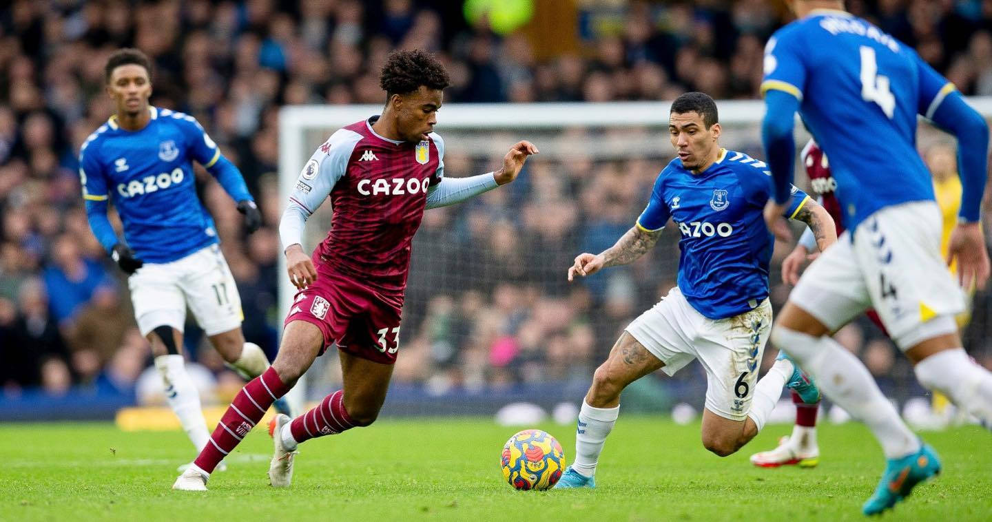 Carney Chukwuemeka Concentrating On The Ball Wallpaper