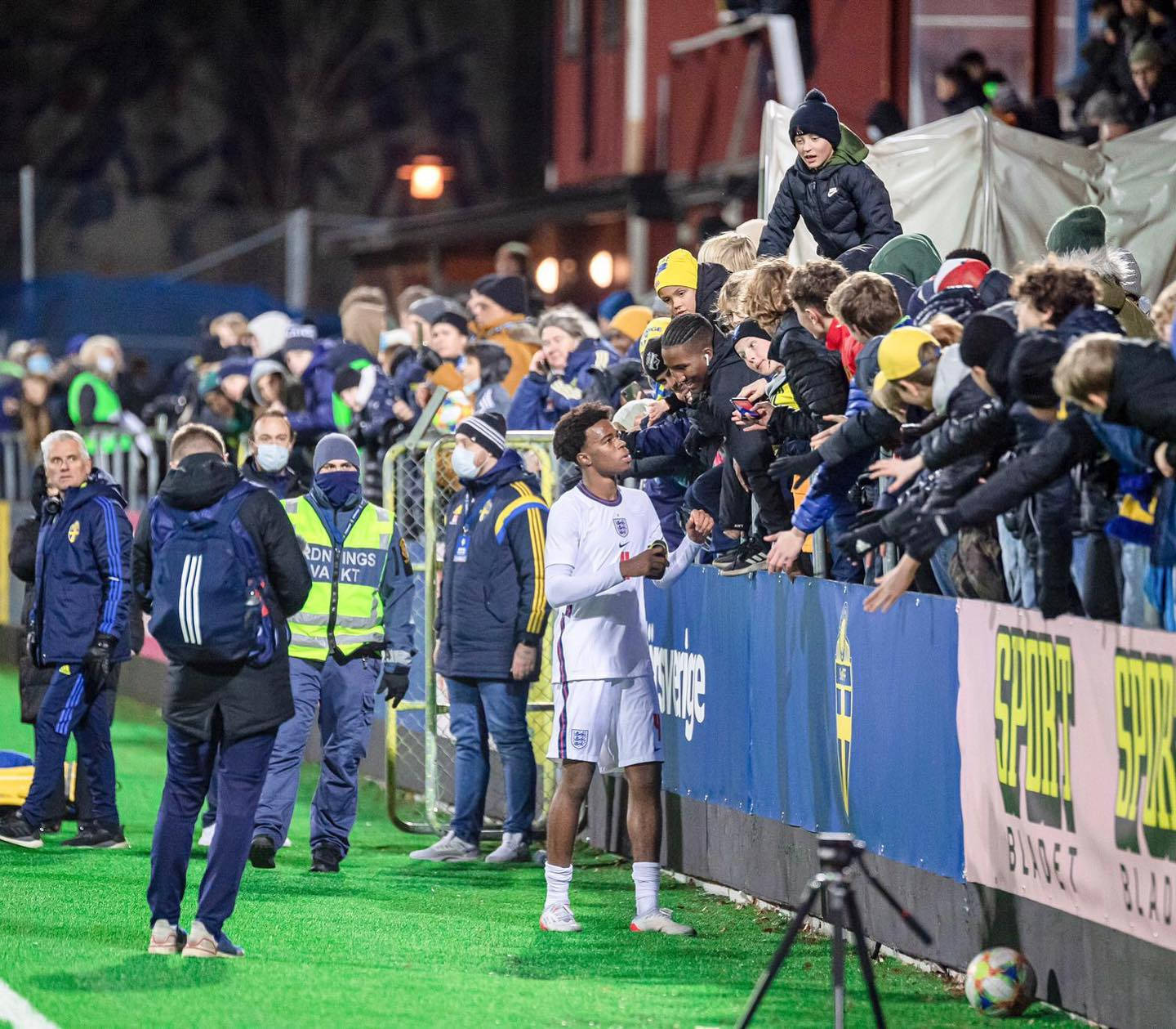 Carney Chukwuemeka Talking To Supporters Wallpaper