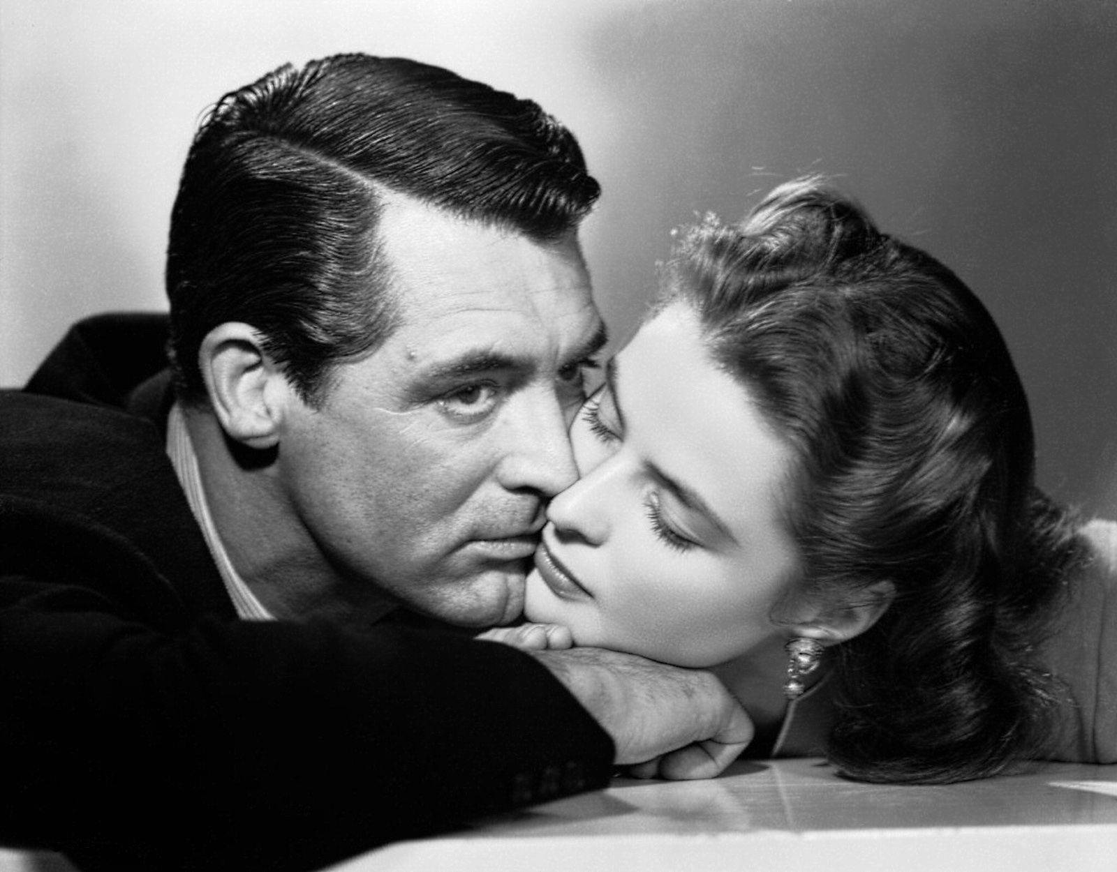 Cary Grant And Ingrid Bergman In Notorious 1946 Wallpaper