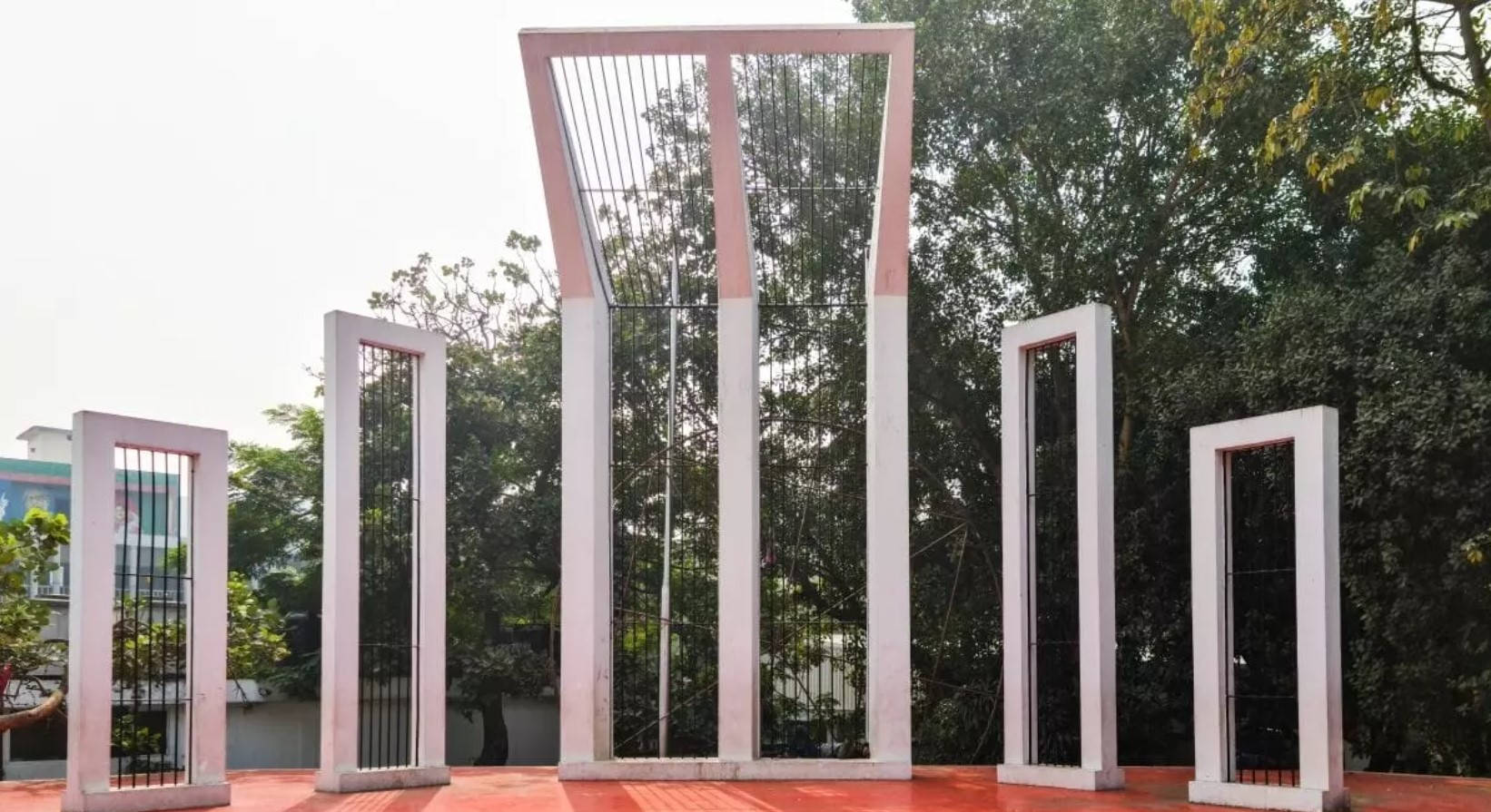 Central Shaheed Minar In Dhaka Wallpaper