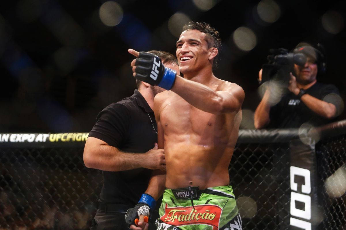 Charles Oliveira Smiling Pointing Wallpaper