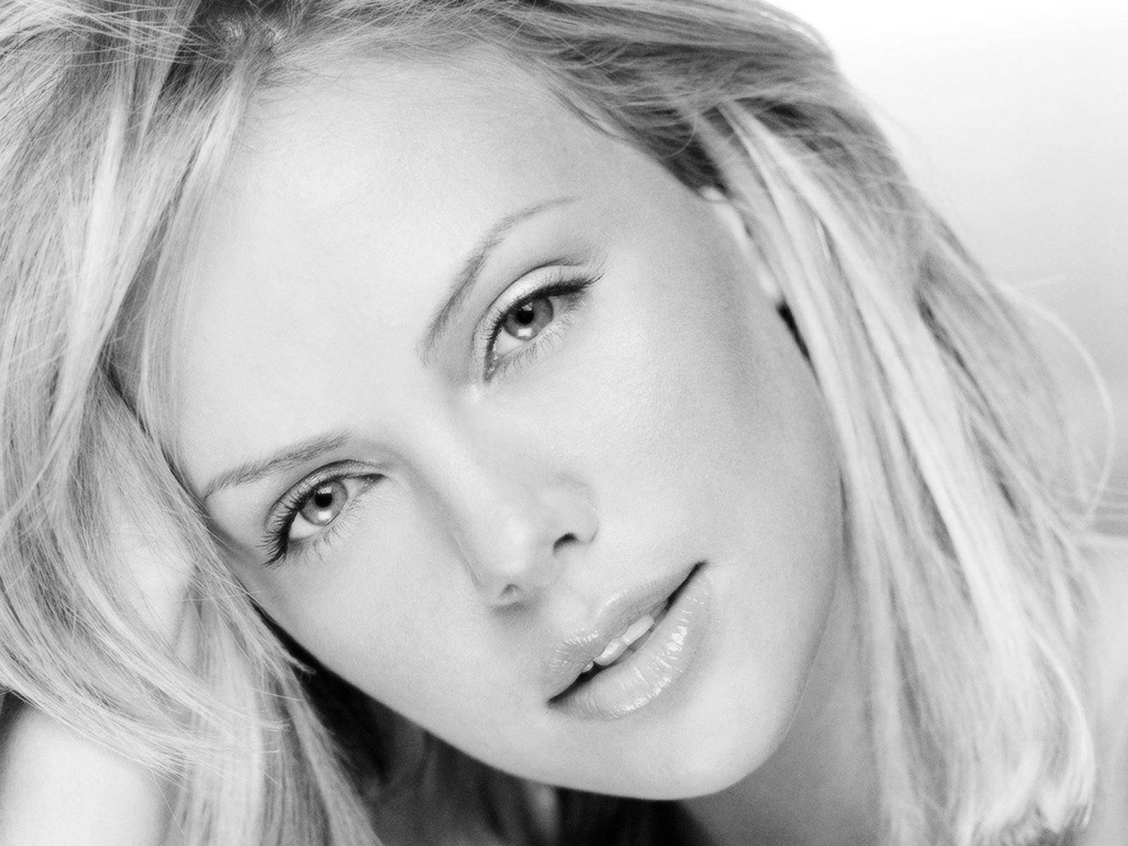 Charlize Theron: An Iconic Actress Wallpaper
