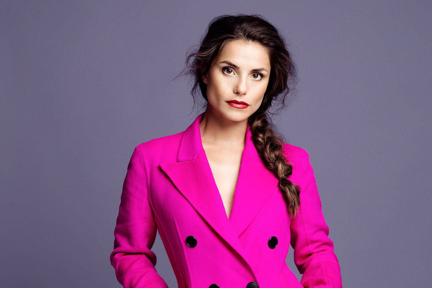 Charlotte Riley Dazzles In Hot Pink Suit Wallpaper