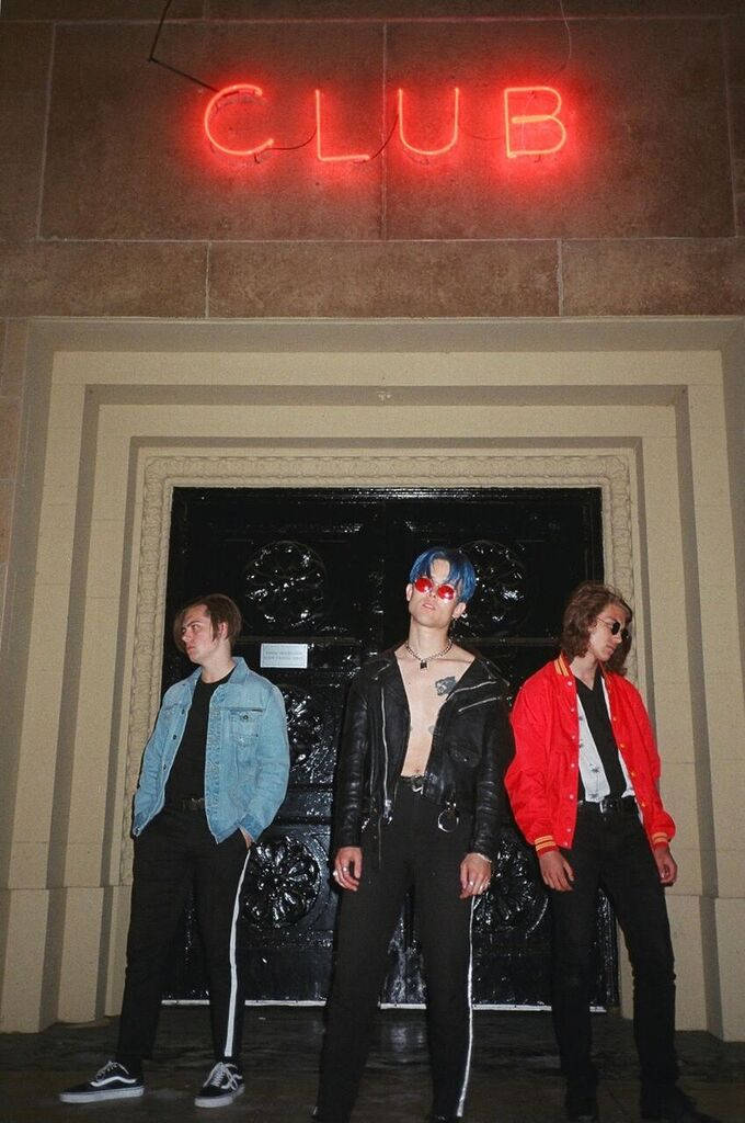 Chase Atlantic Bringing Their Synth-pop-rock Sound To The Stage Wallpaper