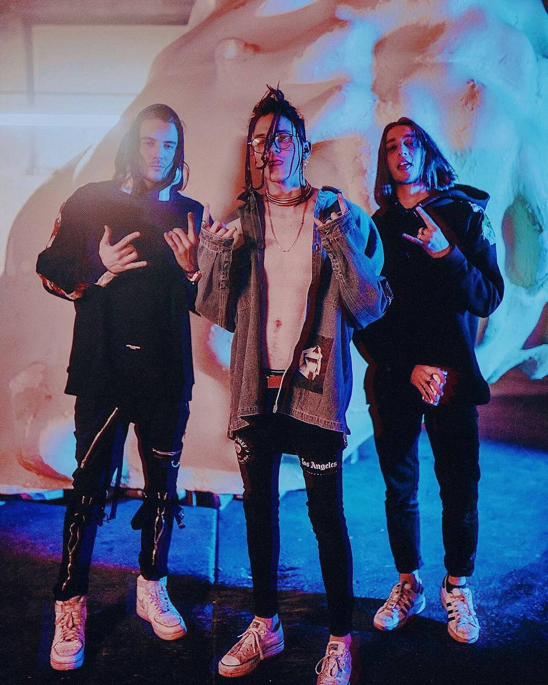 Chase Atlantic In Rockstar Pose Wallpaper