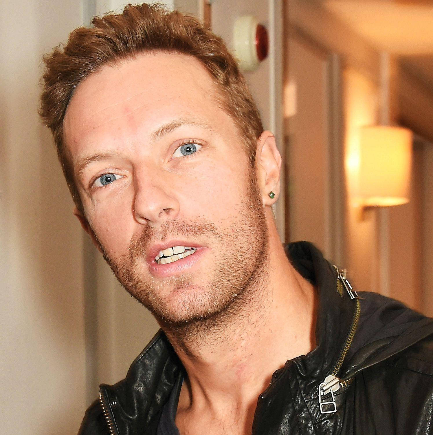 Chris Martin Blue Eyes Wallpaper