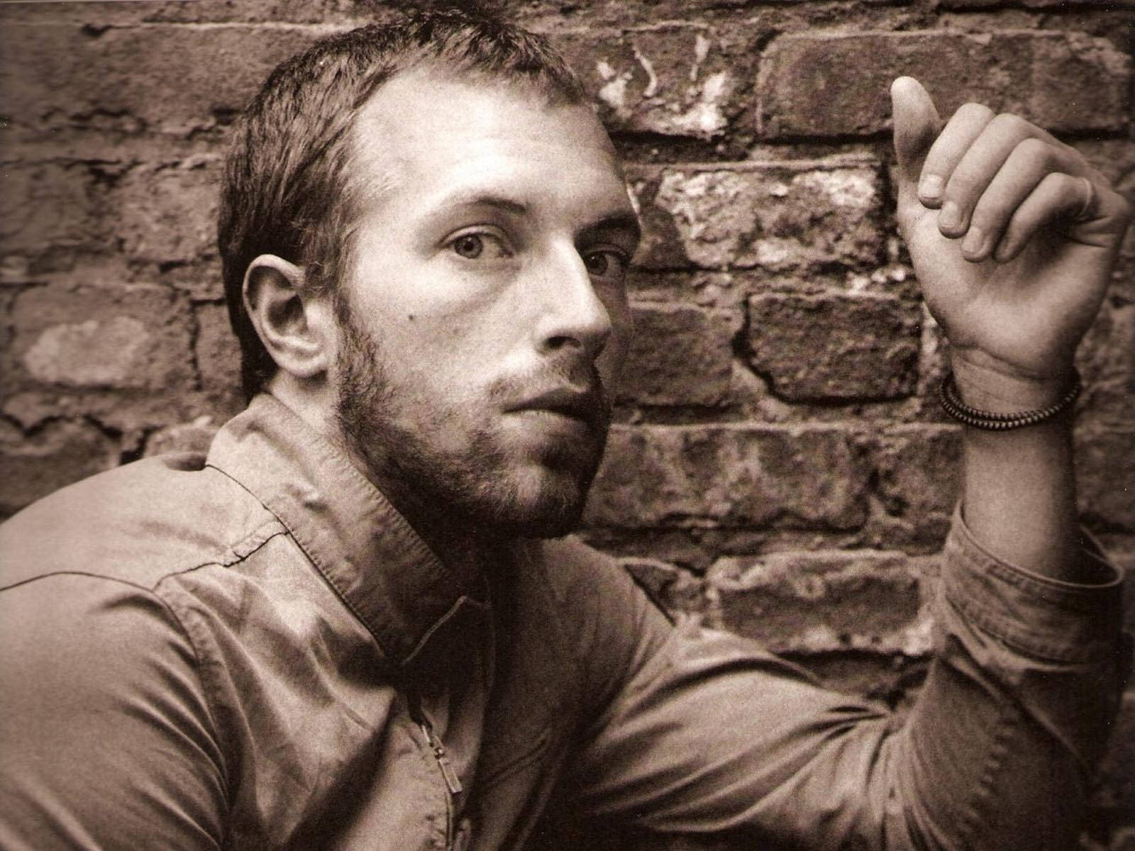 Chris Martin Brown Monochrome Wallpaper