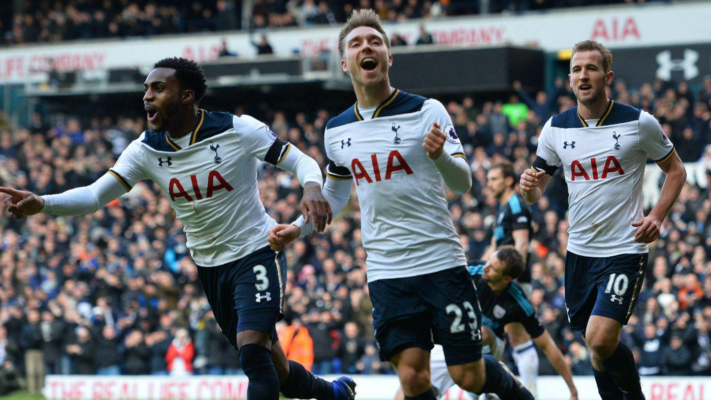 Christian Eriksen Cheering With Teammates Wallpaper