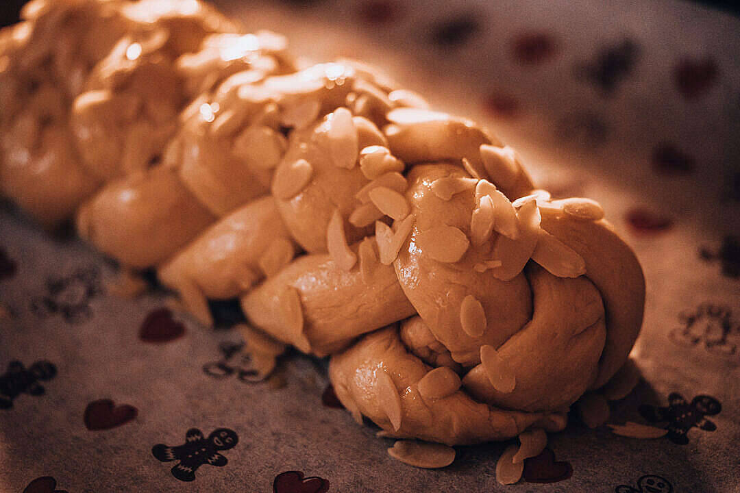 Christmas Bread On Pretty Parchment Paper Wallpaper