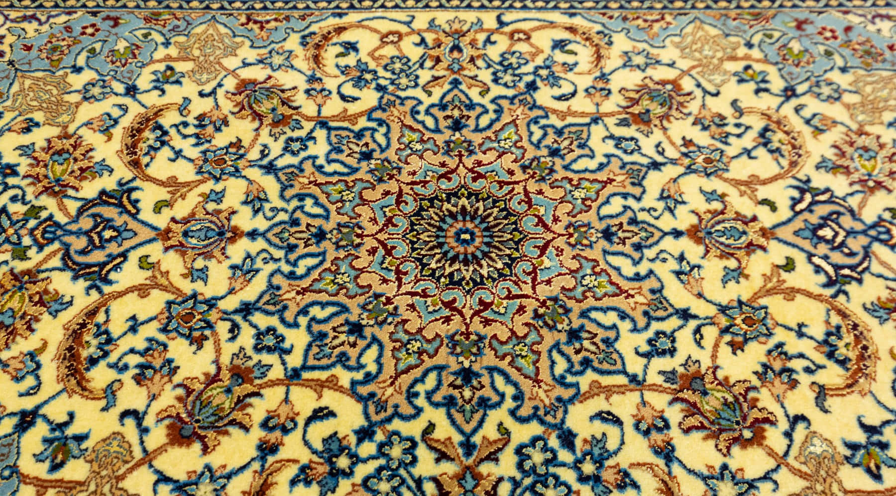 Classic Isfahan Floral Rug Wallpaper