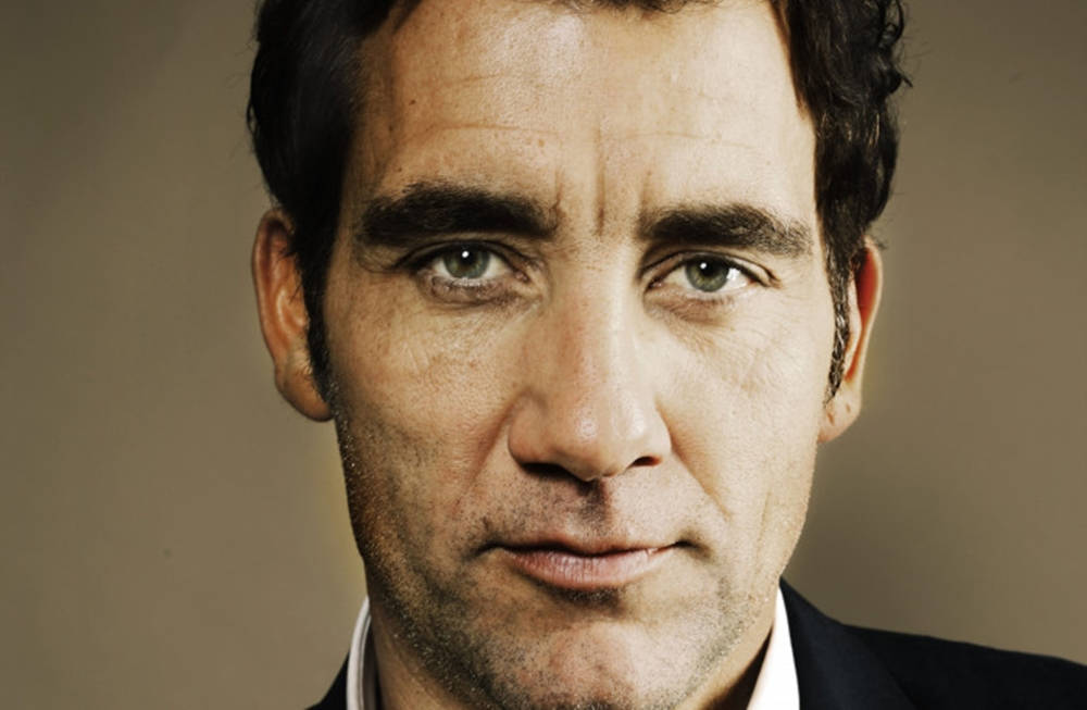 Clive Owen On Cream Wallpaper