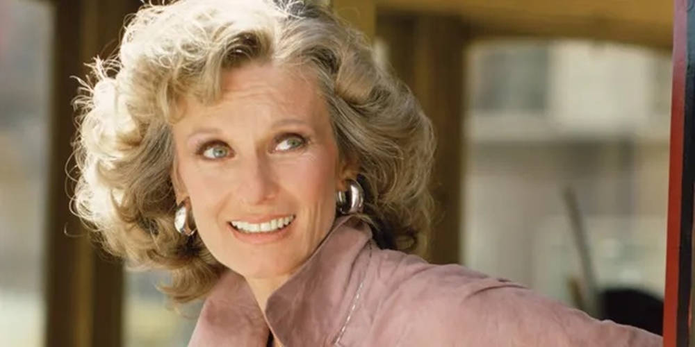 Cloris Leachman American Hollywood Actress Wallpaper