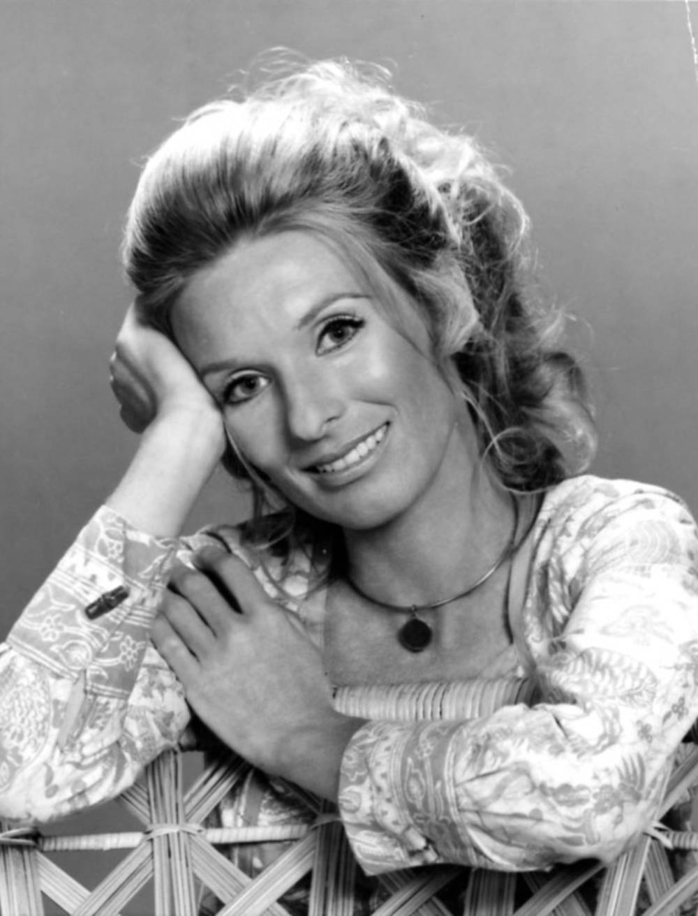 Cloris Leachman Television And Movie Icon Wallpaper