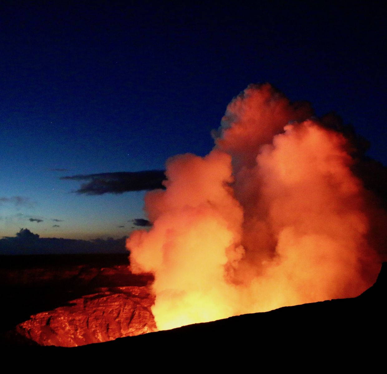 Close-up Kilauea Volcano Night Sky Wallpaper