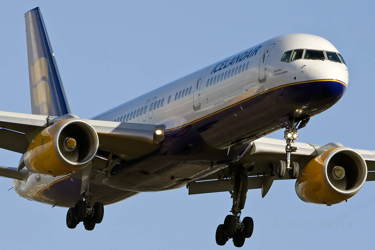 Close Up Shot Of Flying Icelandair Plane Wallpaper