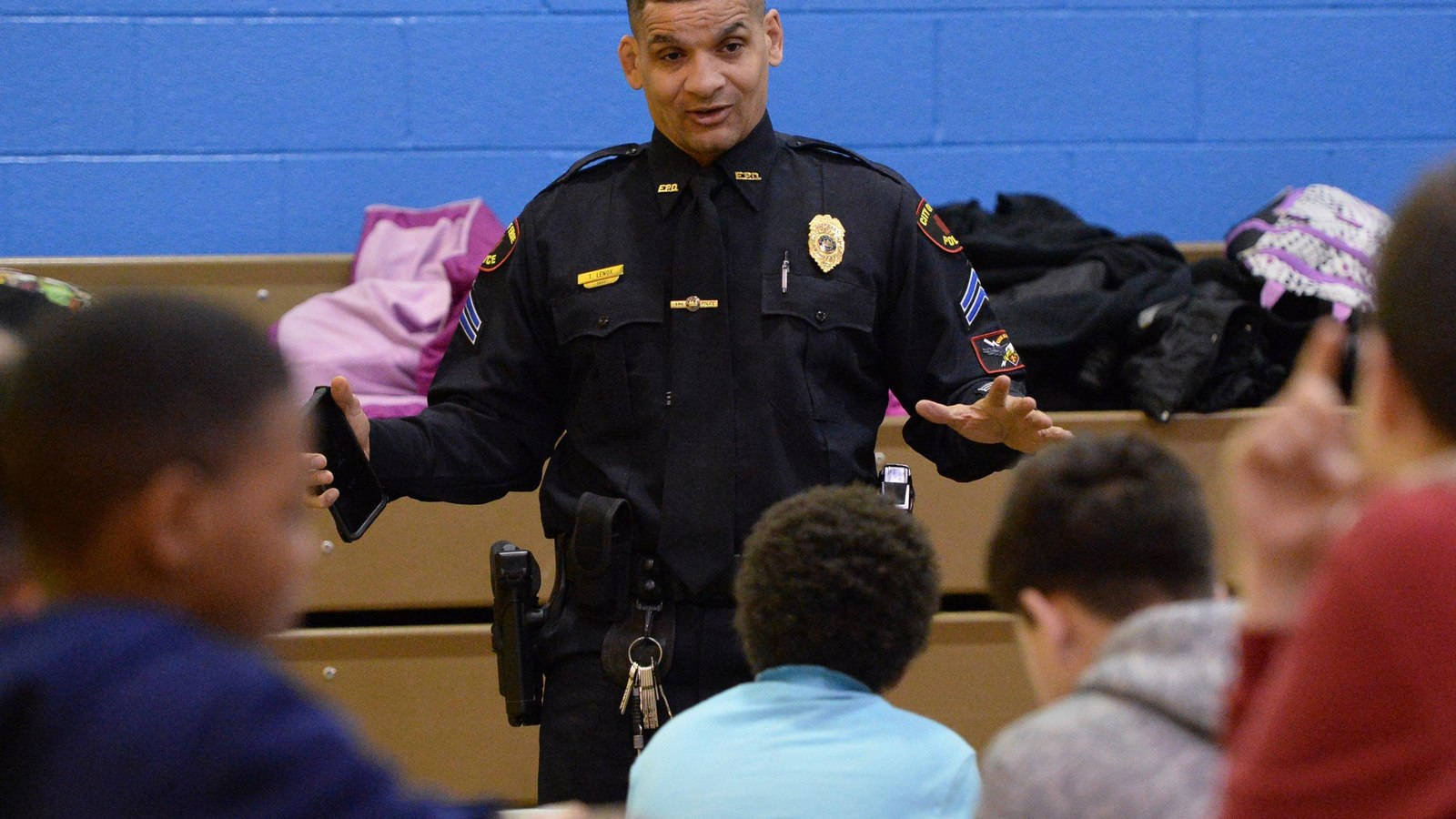 Community Engagement - Police Officer Tom Lenox Interacting With Local Kids Wallpaper